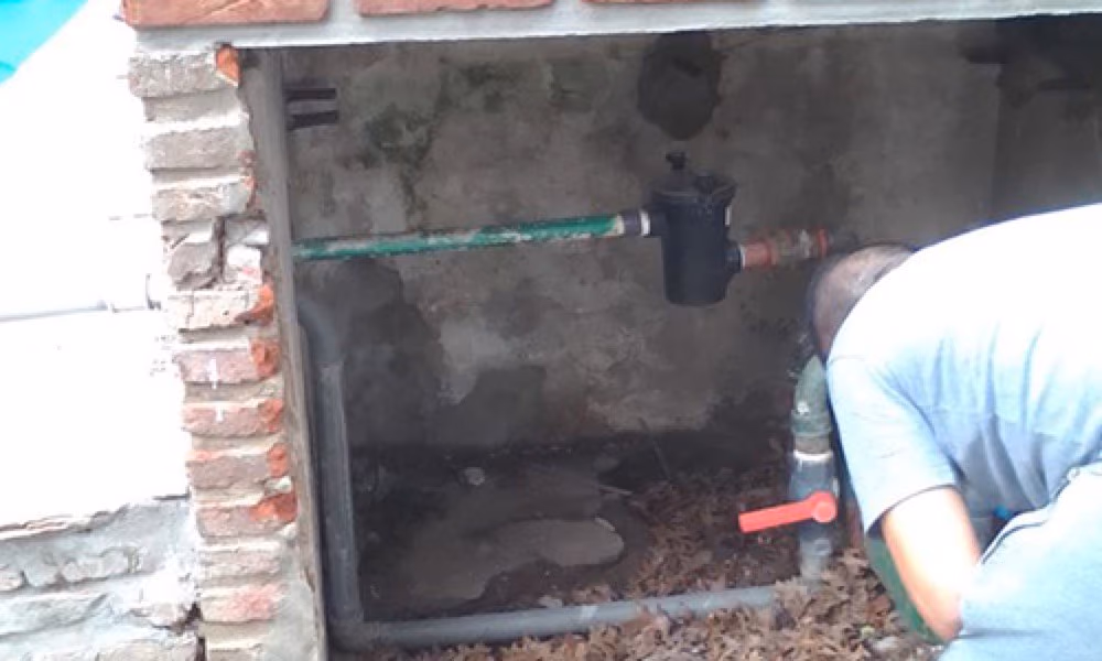Reparación de cortina metálica en la calle