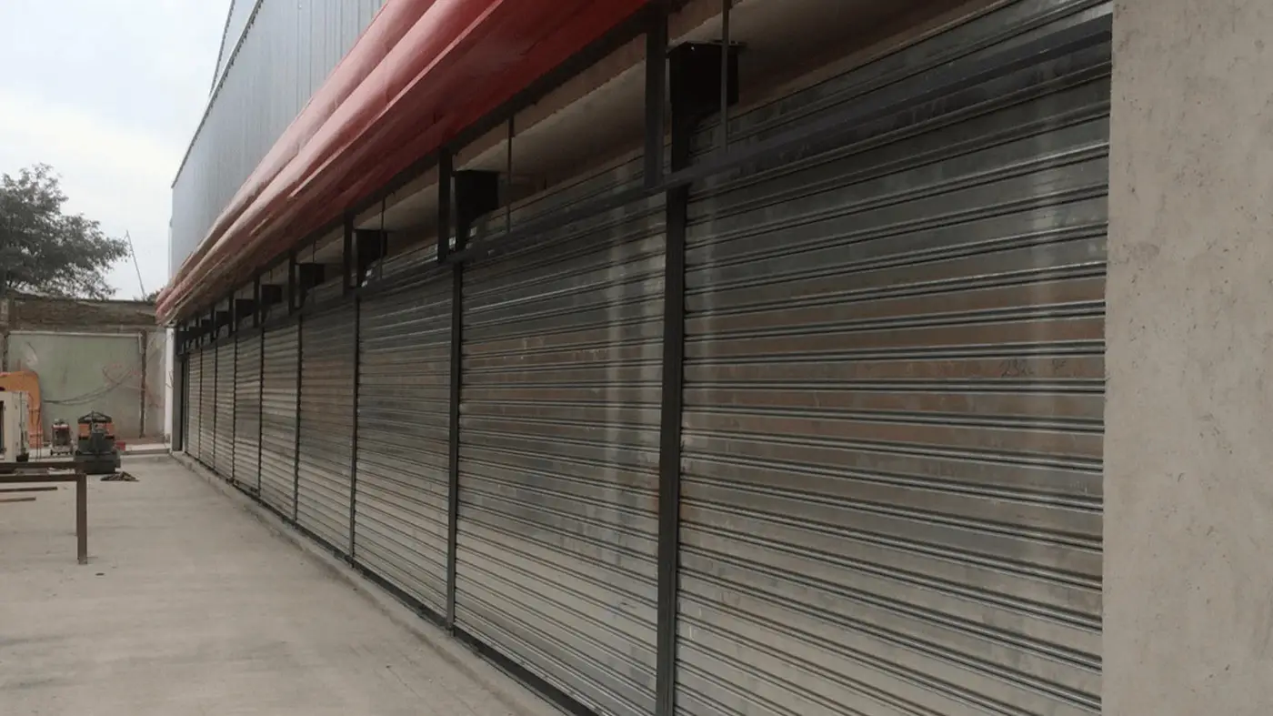 Cortina metálica de un comercio de Rosario